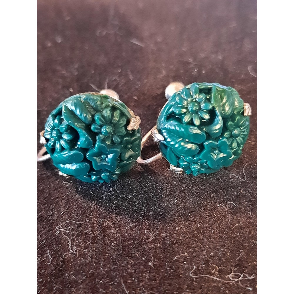 Vintage Screwback Earrings Green Carved